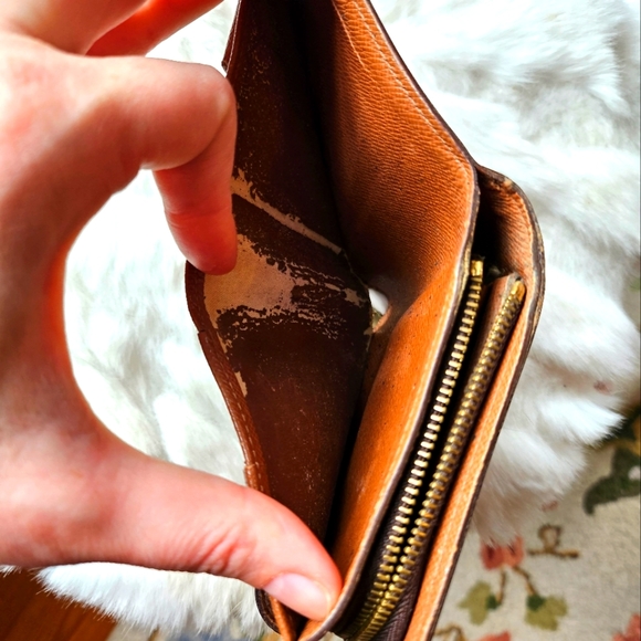 Authentic Louis Vuitton Monogram Canvas Wallet - Picture 6 of 11